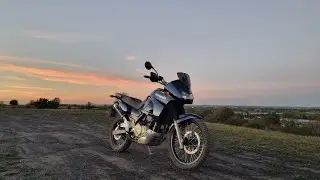 kawasaki kle500 walk around. stock exhaust