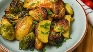 The Easiest Potato Recipe with Brussels Sprouts &ndash; Crispy, Flavorful & Perfect for Thanksgiving! 🥔🥦