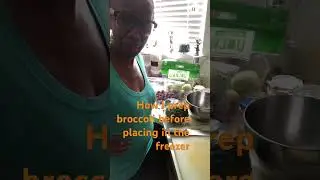 Blanching Broccoli #cooking #broccoli #hotwater