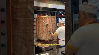 700 kilo d&ouml;ner yetmiyor akşam bir şiş daha takıyorlar