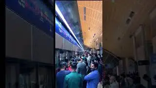 Metro queue emirates metro station👀😞😞#officetime #metro #que #shorts #rush 🇦🇪🚇