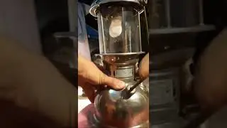 CARA MENYALAKAN LAMPU PETROMAK saliun jadul #heureuysunda #aslisunda
