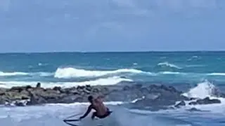 🏄&zwj;♀️A PERFECT POʻIPŪ RIDE🐝CATCH THE BUZZ💨