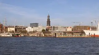 Hamburg: Hafen, Landungsbr&uuml;cken, St. Michaeliskirche, Blick von Steinwerder - 4K Video Picture