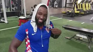 Trening ramena i nogu u USA Gold's Gym