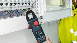 Măsurăm curentul la un aer condiționat cu clampmetru Bosch profesional GMC 600-15