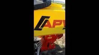 Semis couverts v&eacute;g&eacute;taux vigne : 1 passage avec 2 semoirs