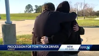 'We all stick together': Tow truck drivers form procession for Iowa driver killed on the job