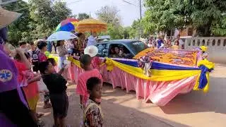 carnaval traditional in Thailanda cu muzica