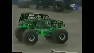 Grave Digger VIII vs Equalizer in Minneapolis 1998 show 1 