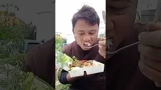 กินข้าวกับน้ำพริกกับผักเป็นอะไรที่อร่อยมาก