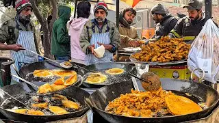 Crispy Naan Pakora  | Delicious Besan Wala Naan | Lahore Street Food | Food Vlogging.