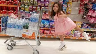 ANDANDO DE PATINS NO SUPERMERCADO - Gabriela Almeida