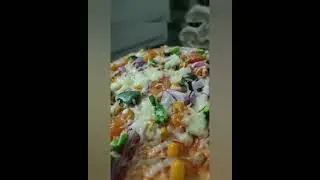 pizza banane ka asan trika...microwave pr😋😋really very tasty....and easy recipe...sirf 15 min me..😇😍