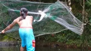 Iban style fishing on the Batang Ai river in Sarawak - Borneo (Malaysia)