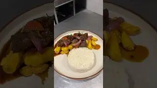 Lomo saltado estilo restaurante 😋 #recetasfaciles #cocinaperuana #lomosaltado