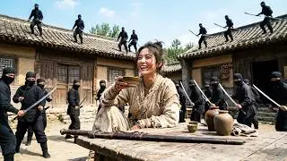 神偷打劫看到醉酒姑娘想要欺負，不料女子身懷神功，一劍反殺神偷#武侠片 #movie #武俠 #動作#动作 #中国电视剧 #武侠片 #激战#打斗 #解救 #4K修復