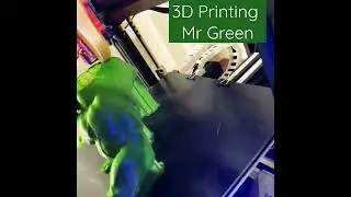 3d Printing Hulk Multi Part Model Green Sparkle Filament #3dprinting #impression3d #hulk #fanart