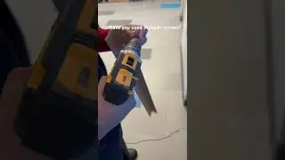 Предварительно просверлите отверстия в толстом картоне для шурупов Makedo @makedoTV