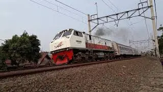Lokomotif CC 203 16 PLB 329A Kereta Lokal Tanjung Priuk