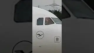 [PILOT WAVING] Lufthansa A321 pilot WAVING to spotters #aviation #planes #planespotting