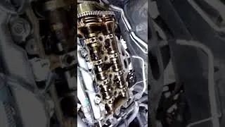 Кастрол 5w-30.. 12 тысяч на кастроле смотрим под крышку клапанов...
