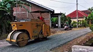 Pengaspalan jalan desa