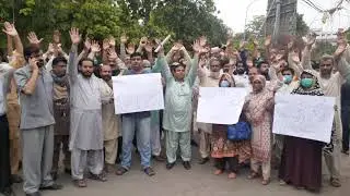 Railway Employees and grade 18 officers Protest against Downsizing opposite Lpc.