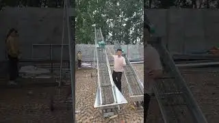 The chain corn cob conveyor has a manual lifting mechanism for both high and low positions
