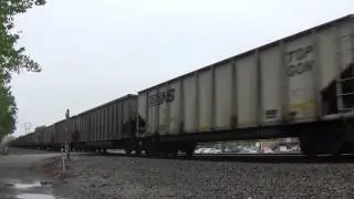 CSX 376 (GE AC44CW) leads Norfolk Southern 823