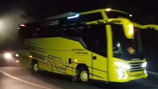 Bus pariwisata di tikungan tepung kanjut kota Banjar jalan Pangandaran 