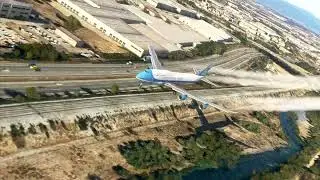 Very low landing at barcelona airport,american plane !! Game