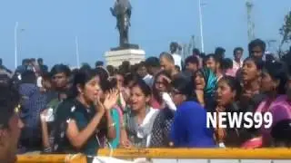 Girls Funny Slogans on Modi , Chinnamma at  Jallikattu protest in Marina beach