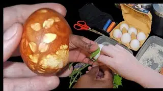 Jamaican Learns Latvian Easter Tradition: Dyeing Eggs with Onion Skins #culture #latvia