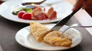 Recette Omelette Parfaite dans Po&ecirc;le Fonte Naturelle | Cuisson Saine Sans Toxiques