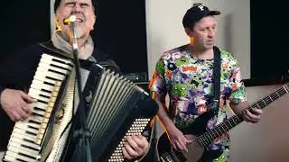 Sattuma Folk Band. Aivan sekaisin ( Upside down )