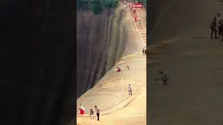 The majestic and steep terrain of #Gaoyi ridge in #Chenzhou, #Hunan Province. ⛰️🆒