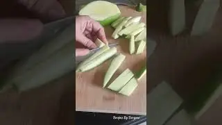 🤤Mouth Watering Kacchi Kairi😋कच्चीकैरी #shorts #kairi #mouthwatering #sour #seasonalfruit #mango