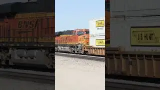 DESERT CROSSING BNSF 7118 MONSTER TRAIN #train #shorts #freight