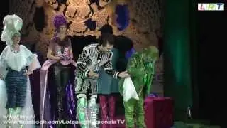 Mocarta opera Holivudas cienīgos Lēdijas Gāgas stila apavos