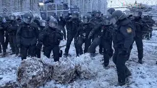 Corona-Polizei vs Schneem&auml;nner