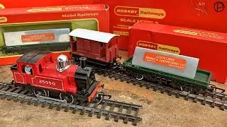 Hornby Railways R.455 Industrial 0-4-0 Tank Locomotive with R.19 Plate wagons