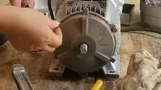 The unexpected repair of the water pump by the female mechanic