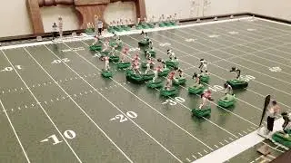 Mike Garrett collides with a run blocker trying to turn the corner on 2nd down!