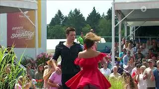 Maria Voskania upskirt - ARD Immer wieder Sonntags 27.07.2025
