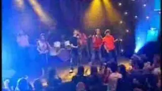 Luz se entera de que la banda existe