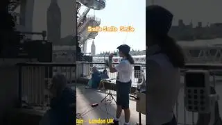 Smile Smile Smile | Singing Under London Eye #time2wander #walkingtour #trending #eveningwalk #walk