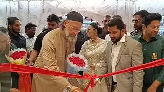 Торжественное открытие выставки Niloufer Embrace The Luxury президентом AIMIM братом Асадуддином ...