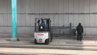 阪急 正雀工場より サザエさんのサントラが流れるフォークリフト