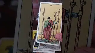 Du wirst genau beobachtet.#tarotkarten #orakel #liebeslegung #tarotliebe #spirituell #kartenlegen